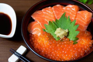 サーモンとイクラの海鮮丼