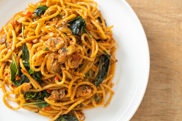 Stir Fried Spaghetti with Clam and Chilli Paste