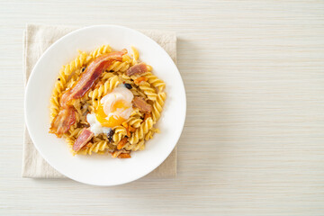 carbonara fusilli pasta spicy bacon