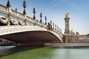 Obraz premium Alexandre III bridge in Paris at clear sky sunrise, France