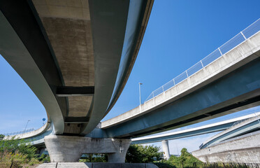 自動車専用道路のジャンクションの風景