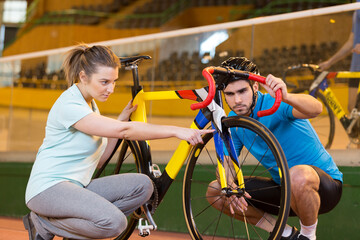 Obraz premium looking at a bike tyre during competiton