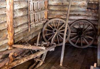 Obraz premium ancient household items of ordinary people of the past in expositions in the city of Suzdal