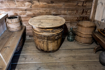 Naklejka premium ancient household items of ordinary people of the past in expositions in the city of Suzdal