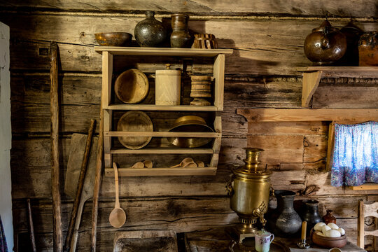 ancient household items of ordinary people of the past in expositions in the city of Suzdal