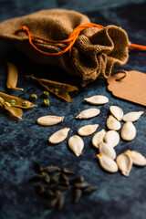 Petit sac de graines pour plantation de fleurs et légumes