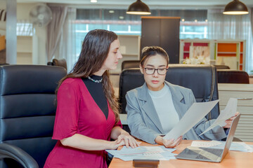 Obraz premium Finance,accounting,Businesswomen analyzing investment charts with calculator laptop calculate technology in office, marketing business analysis data concept