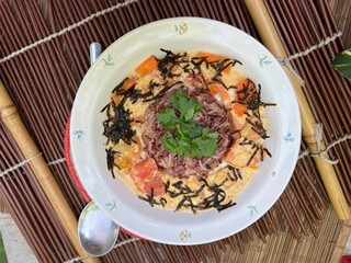 Brown rices and egg mixed tomato stir fried with soy and sesame sauce