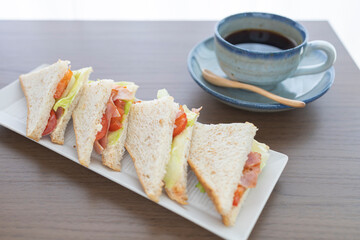 手作りBLTサンドイッチ