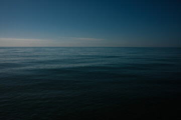 Obraz premium The calm and empty sea off the Sussex coast in October 2022