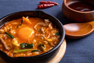 韓国料理　ユッケジャンクッパ