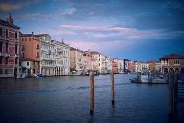 Naklejka premium Traditional venetian houses and architecture style view across the Grand Canal in Venice, Italy. With Rialto market place on the right side