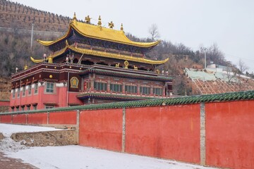 Ta'er temple, Kumbum monastery in Xining, Qinghai, China captured from the side - obrazy, fototapety, plakaty
