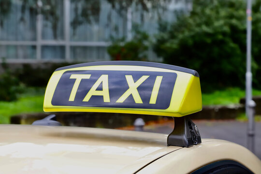 taxi sign on the car roof