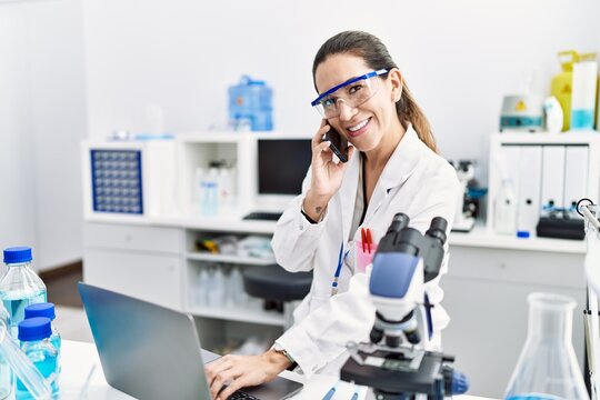 Bruette Bilder Durchsuchen 375 Archivfotos, und Videos