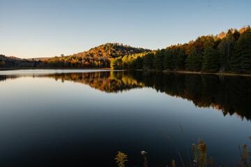 Fototapeta na wymiar water surface lake in autumn
