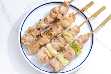 炭火でじっくり焼いた焼き鳥の盛り合わせ（塩）