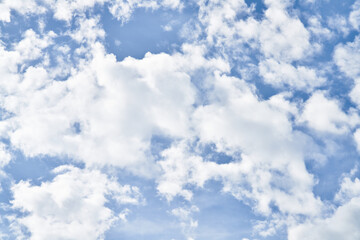 Obraz premium Beatiful blue sky with clouds on a sunny day