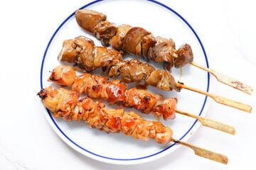 炭火でじっくり焼いた焼き鳥の盛り合わせ（タレ）