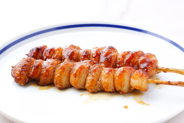 炭火でじっくり焼いた焼き鳥をタレで（ぼんじり）