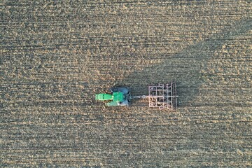 Traktor z drona © Pawel Szypula