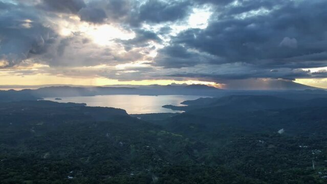 Hyperlapse del Lago de Ilopango,  es un lago de origen volc&aacute;nico en El Salvador