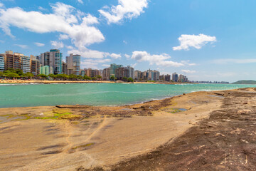mar azul esverdeado das praias das castanheiras, praia dos namorados, Guarapari região...