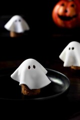 Halloween spooky ghost pumpkin cupcakes