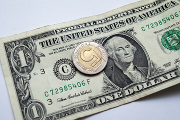 Czy amerykańska waluta osiągnie półap pięciu złotych polskich za jednego dolara 