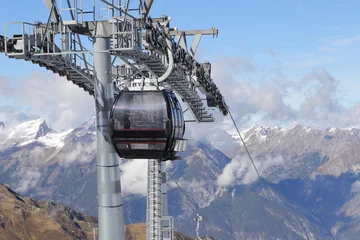 Tischdecke a gondola of the mountain railway in tyrol © maho