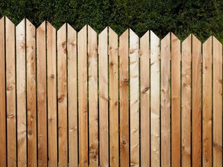 Holzbretter - Sichtschutz durch einen neuer Zaun 