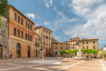 Fototapeta premium Piazza Guglielmo Marconi, à Castelnuovo Berardenga, Italie