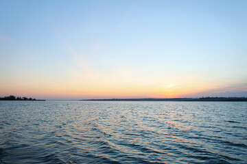 Obraz premium View of beautiful lake and sky