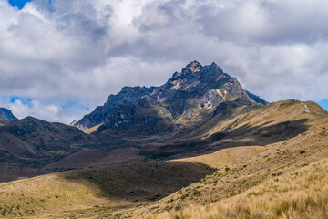 Obraz premium Rucu Peak of Pichincha Volcano at an altitude of 4,781 meters