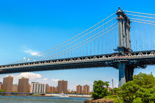 Manhattan Bridge in New York, NY, USA © Sergii Figurnyi
