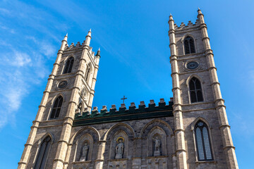 Fototapeta na wymiar The Basilica of Notre-Dame in Montreal