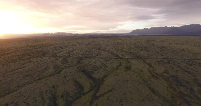 Immense plaine de poussi&egrave;re volcanique