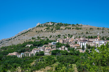Fototapeta na wymiar Panorama of the medieval village and the castle of Rocca Calascio
