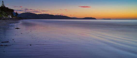 Fototapeta na wymiar Sunset at Raumati Beach, Kapiti Coast, New Zealand