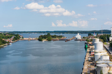 Kiel, Deutschland, Aug. 2019 Das Kreuzfahrtschiff Deutschland in der Schleuse von Holtenau für die...