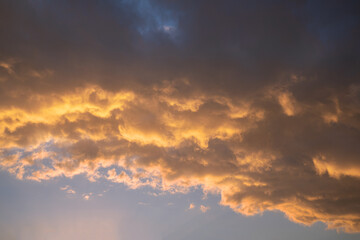 Naklejka na ściany i meble Sky with dramatic clouds