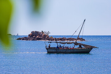 NOSY BE, MADAGASCAR - JUNE 20, 2014 : the fishermen of Nosy Be use traditional pigogues to go fishing in the warm waters of Nosy Be - obrazy, fototapety, plakaty
