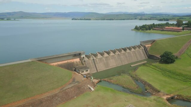 Midmar Dam aerial pull back 