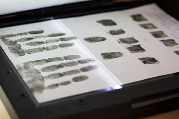 Scanning fingerprints and palms on the scanner