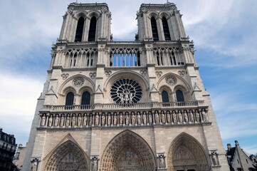 Fototapeta na wymiar Kathedrale Notre-Dame de Paris, Paris, Île-de-France, Frankreich, Europa