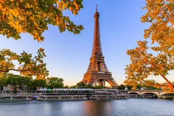 Zelfklevend Fotobehang Parijs, de Eiffeltoren en de rivier de Seine bij zonsopgang. Parijs, Frankrijk. © SCStock