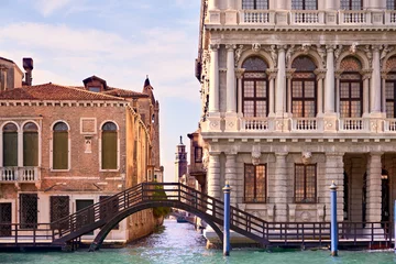Fototapeten Romantic Venice, bridge over canal in Rezzonico, quiet Dorsoduro part of Venice, Italy. Palazzo and traditional house standing in green water of Grand Canal. © tilialucida