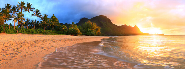 Sunrise over Tunnels Beach on Kauai, Hawaii