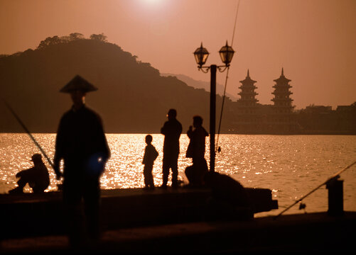 Fishermen, Lotus Lake, Tiger-Dragon-Pagoda