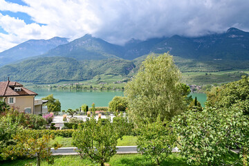 Hotel liegt idyllisch am Kalterer See / Lago di Caldaro, Kaltern, Provinz Bozen, Südtirol Italien...